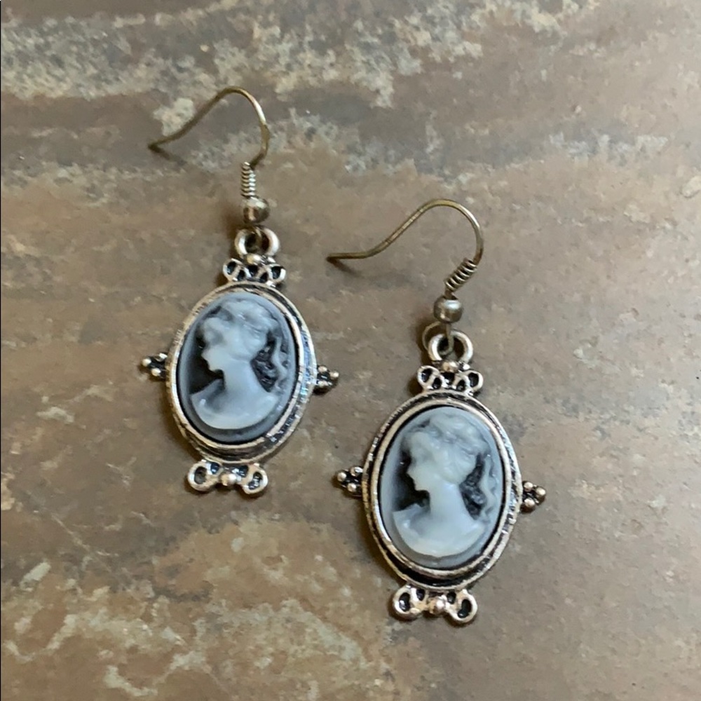 NWT Candy Did It! Cameo Dangle Earrings